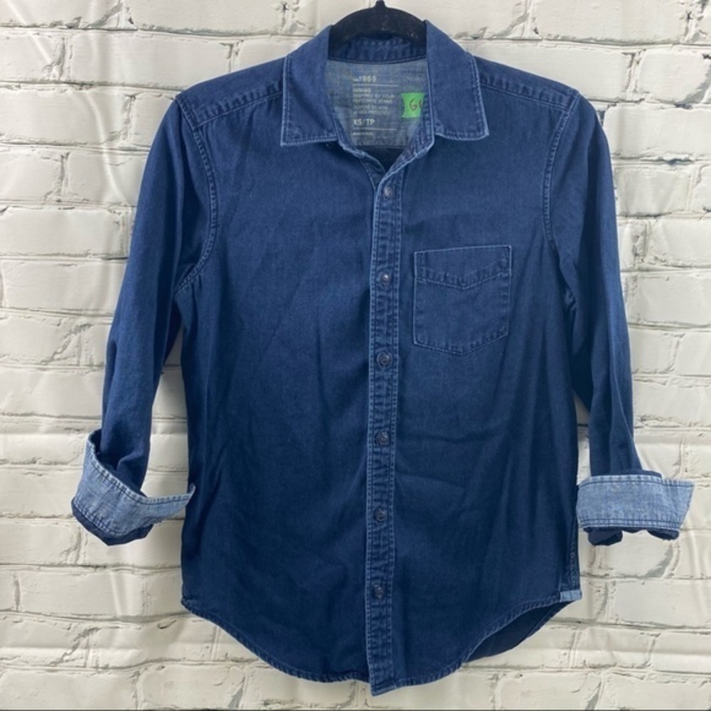 GAP long sleeved button up‎ jean shirt